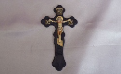 КРЕСТИК В РУКУ С ЗОЛОТОМ